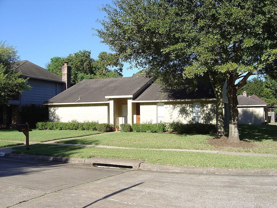 Quiet corner lot