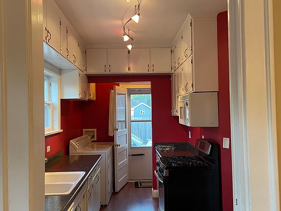 4th image of 2523 Leclaire St