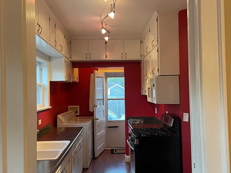 2523 Leclaire St — Photo 4