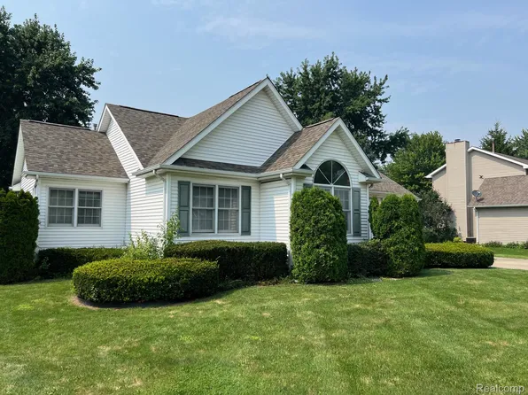 373 Mansfield Dr, Lapeer, MI 48446