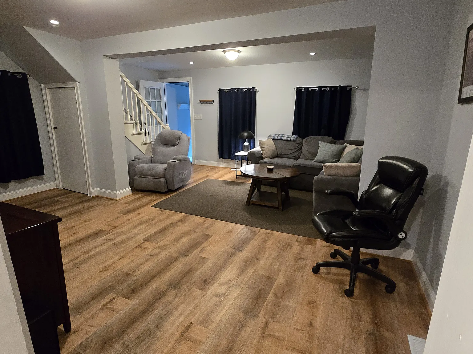 3 bed, 1035 sqft, $3,300 — Photo 3