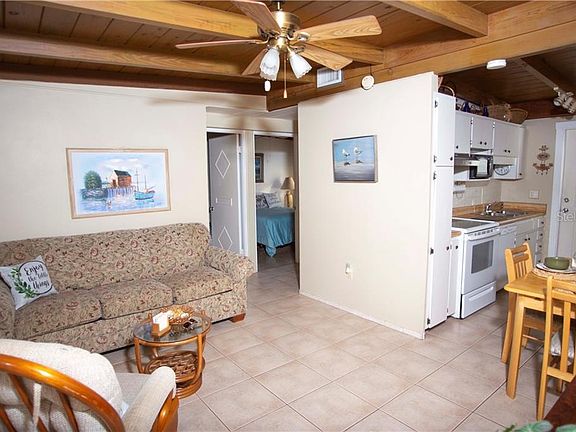 2nd image of 1385 Gulf Blvd APT 5