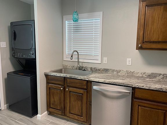 5th image of 2837 Santa Fe St #1