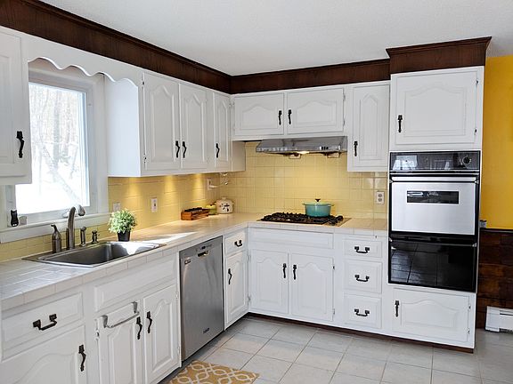 2nd image of 14 Longwood Dr Unit 16