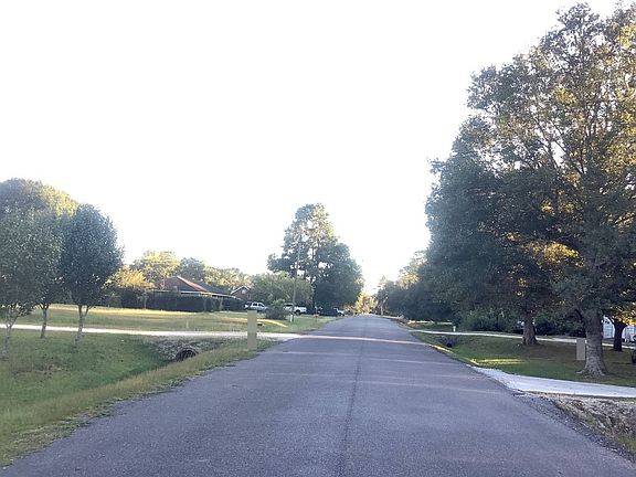 4th image of 796 Apache Dr