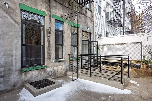 Rented by Nooklyn NYC LLC | media 13