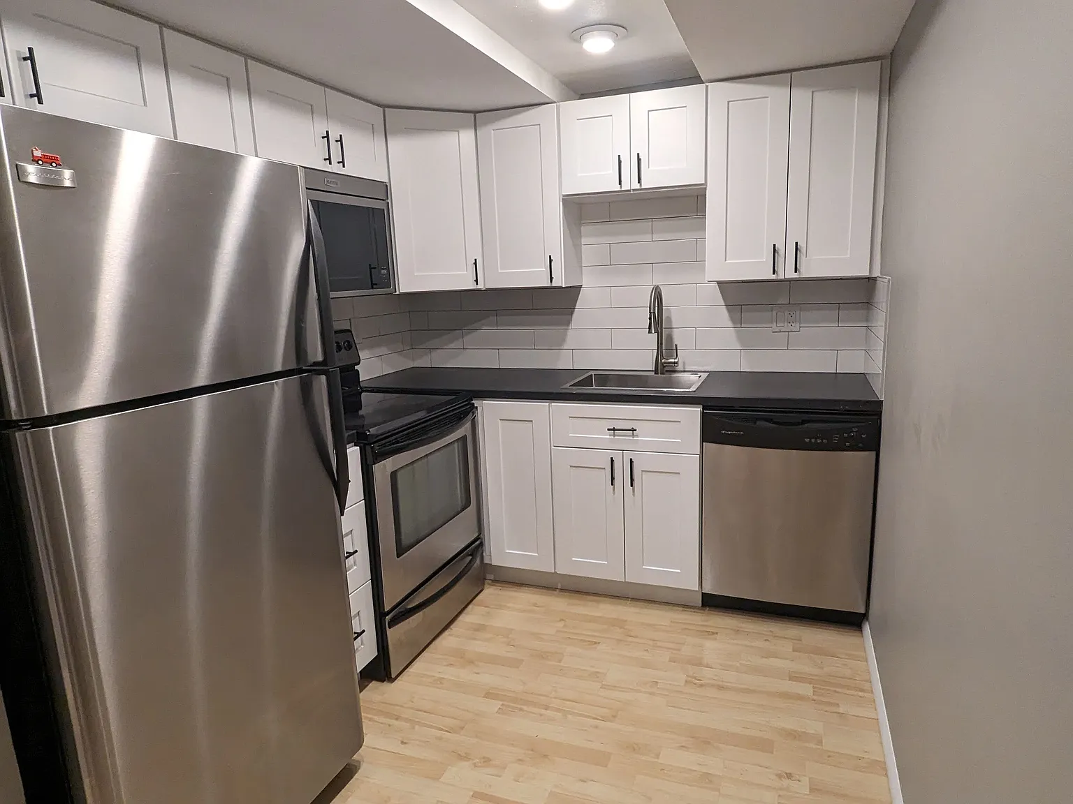 2 bed, 955 sqft, $2,500 — Photo 4