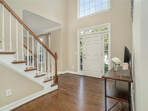 5th image of 1132 Queensgate Dr SE
