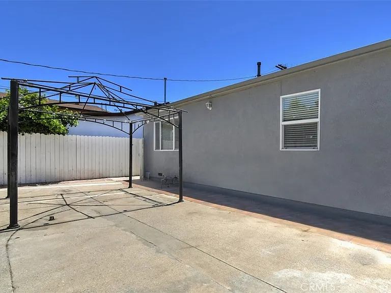 14334 1/2 Tiara St — Photo 27
