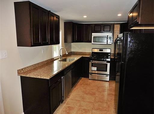 4th image of 59 Churchill Ave