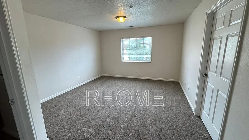 3 bed, 2.0 bath, 1220 sqft, $1,795 — Photo 4