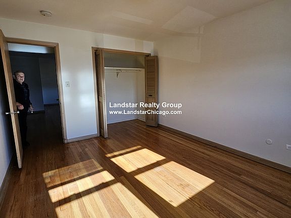 4th image of 4919 Enfield Ave APT 3D