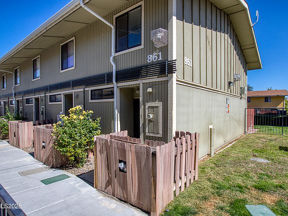 2nd image of 861 Nutmeg Pl APT 1