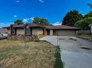 2315 W Village Ln, Springfield, MO 65807