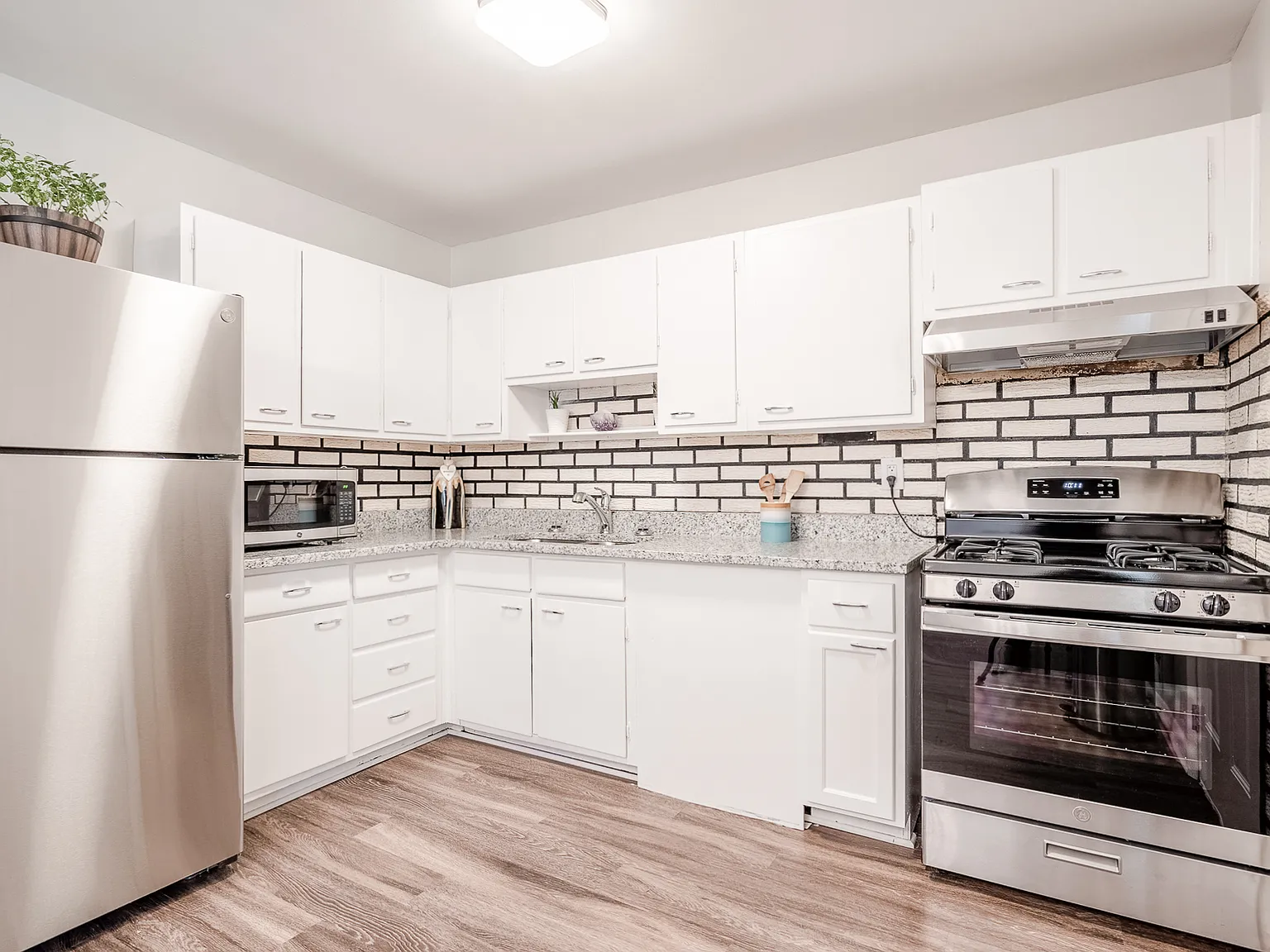 4 bed, 2.0 bath, 1488 sqft, $754 — Photo 4