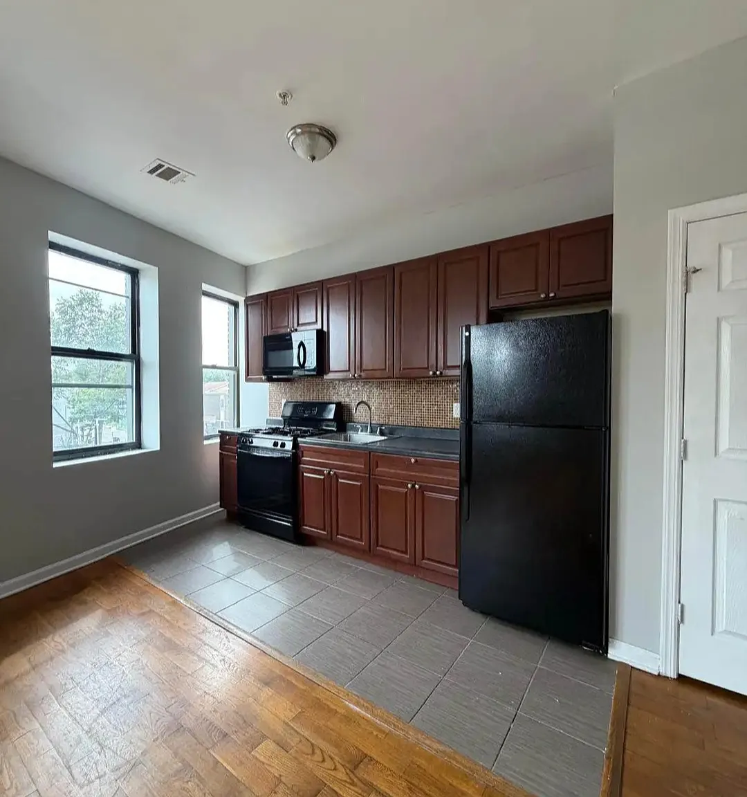 2 bed, $1,750 — Photo 1
