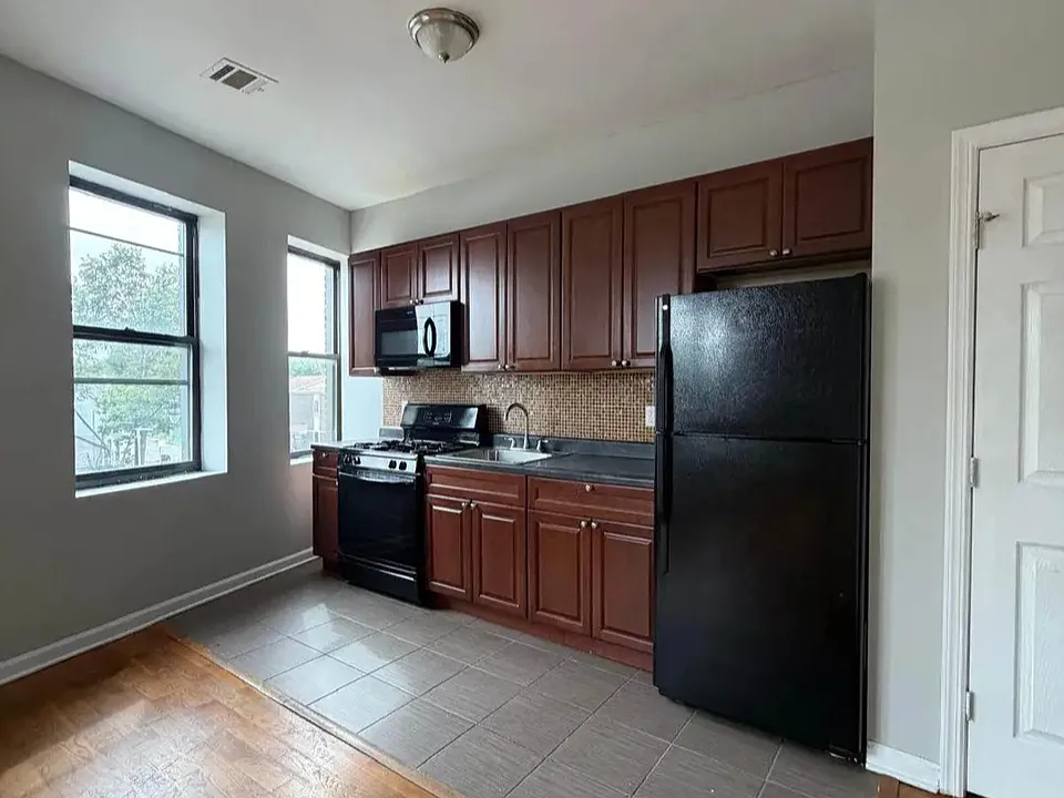 6 Longfellow Ave #G3