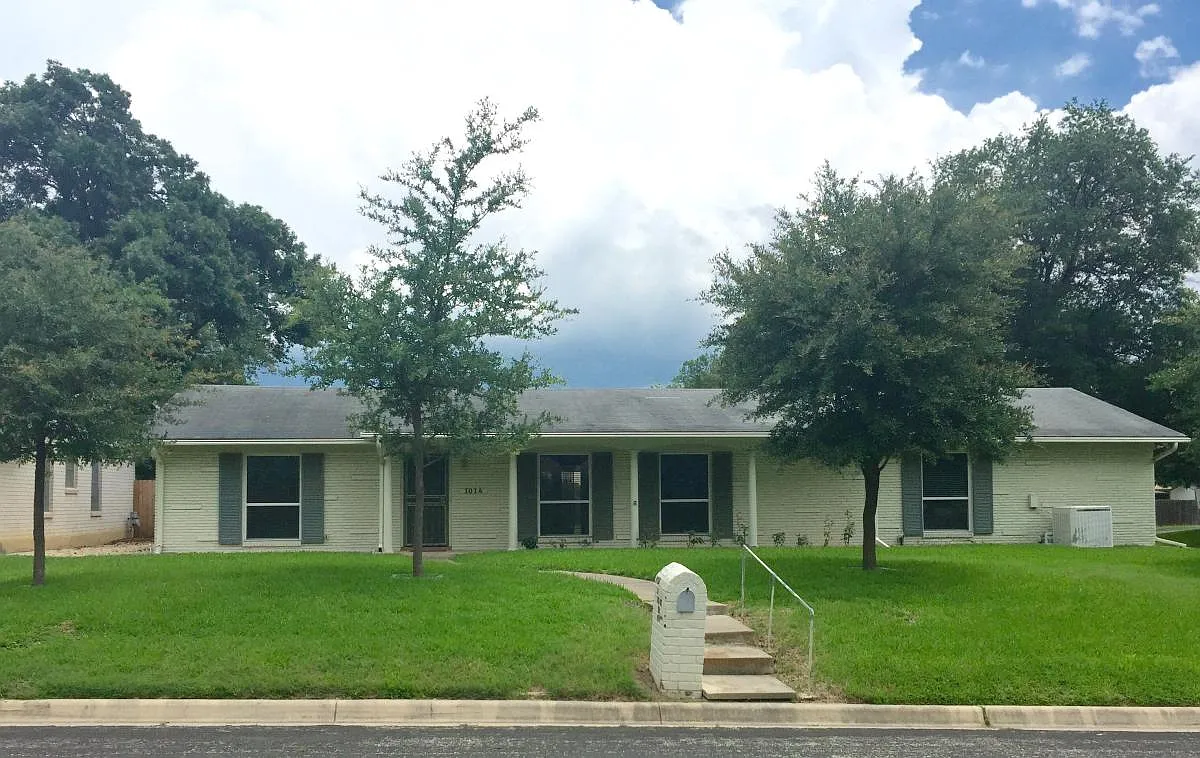 3 bed, 1824 sqft, $2,100 — Photo 1
