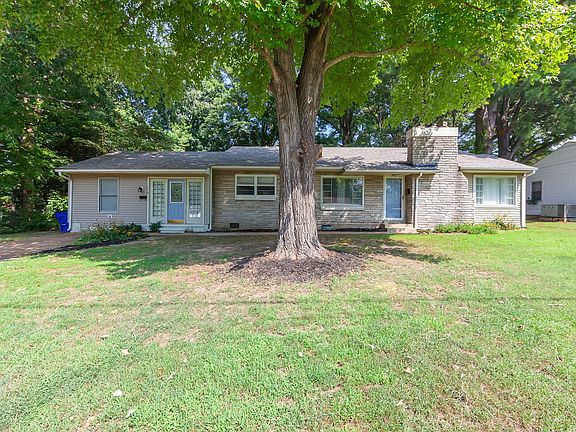 3rd image of 110 Laura St