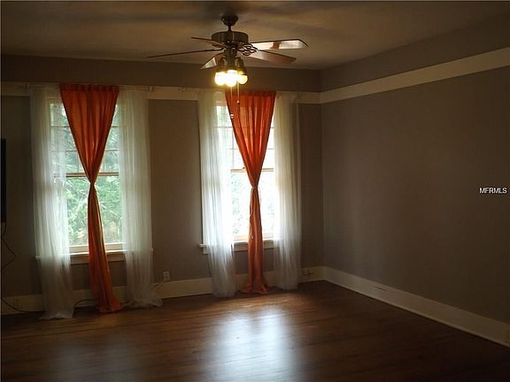 2nd image of 105 N Lakeview Dr