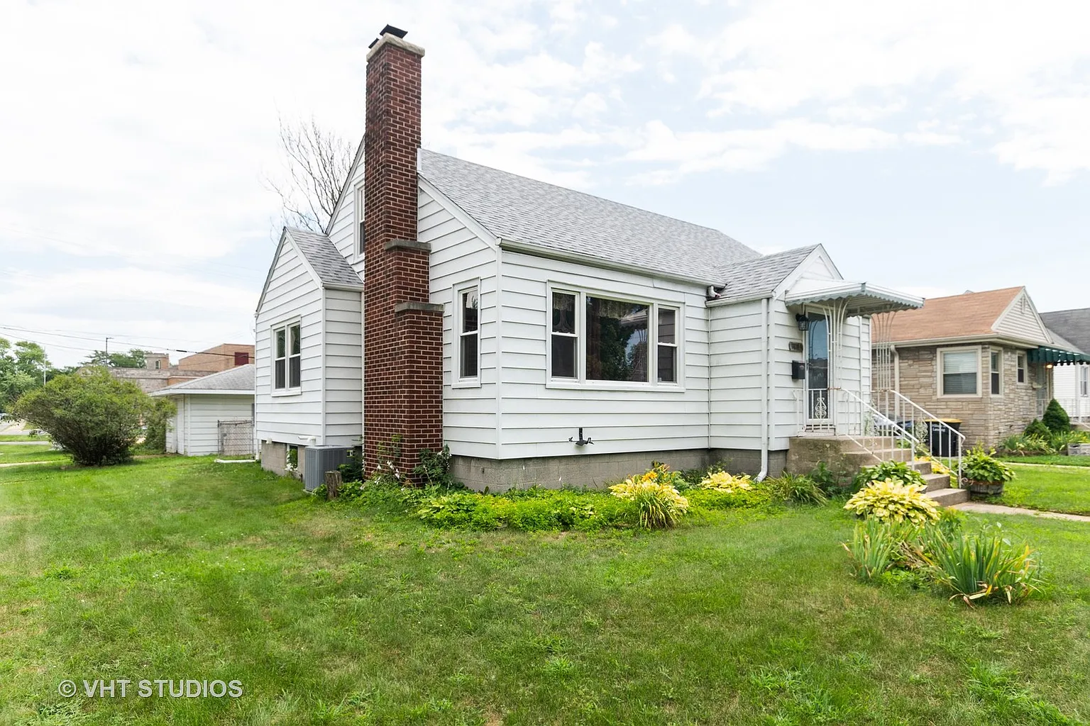 18103 William St photo 1