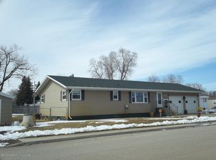 408 3rd Ave SE, Bowman, ND 58623