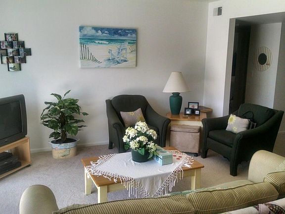 2nd image of 3618 Lakeshore Dr APT I5