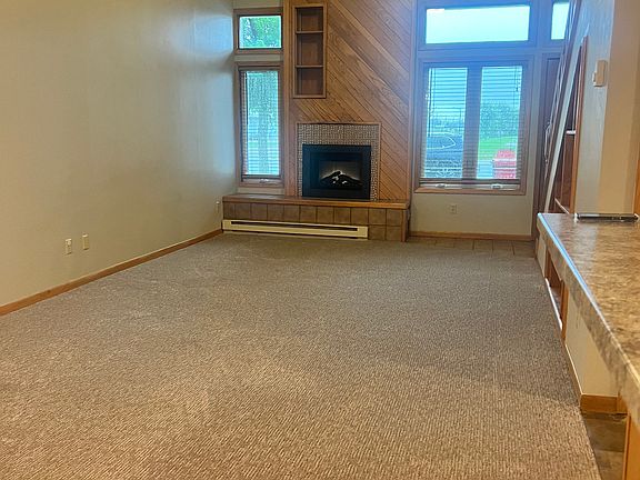 4th image of 723 18th Ave E