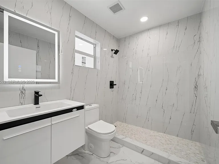 253 SW 4th St — Photo 19