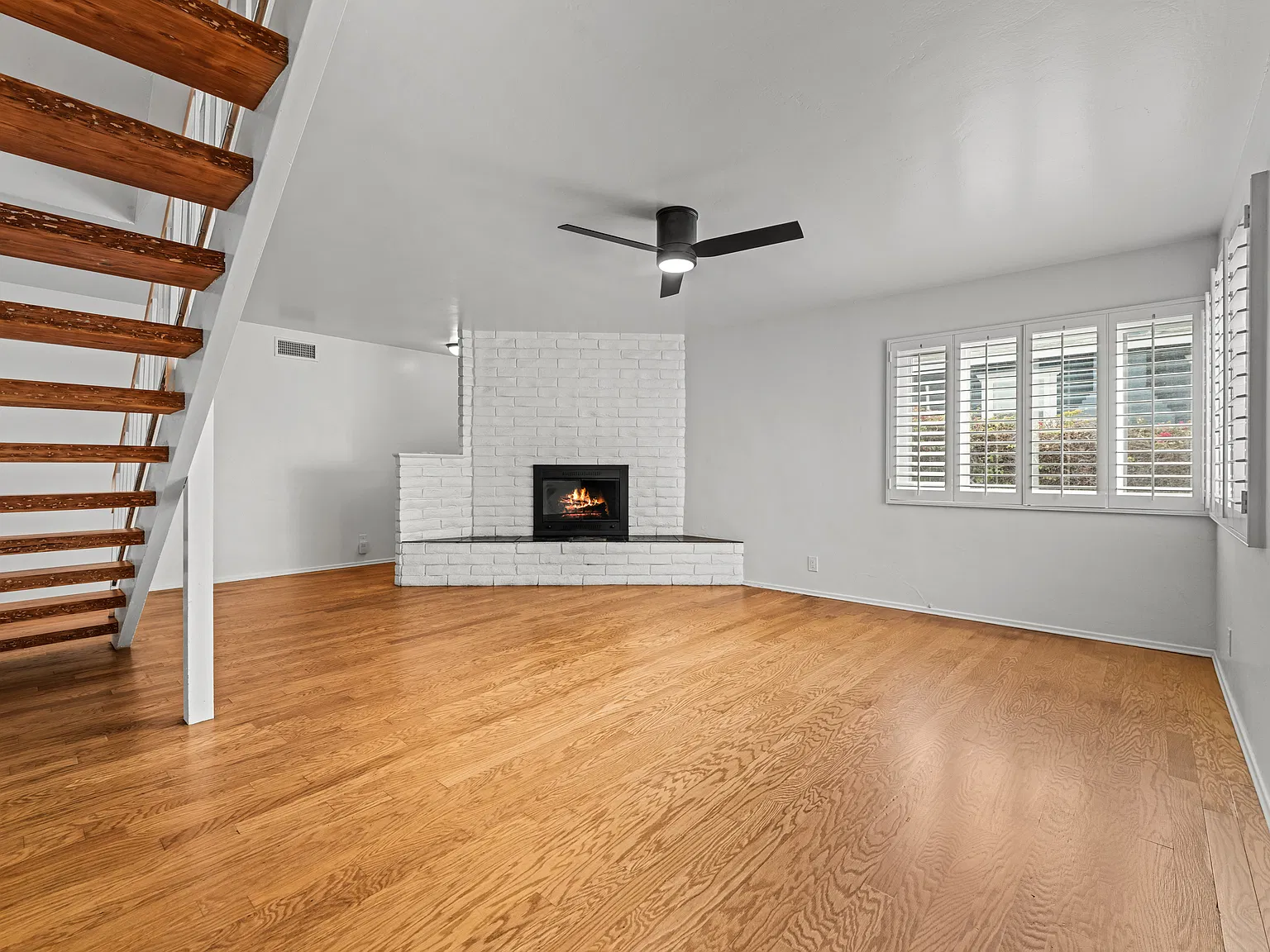 2 bed, 1400 sqft, $4,500 — Photo 2