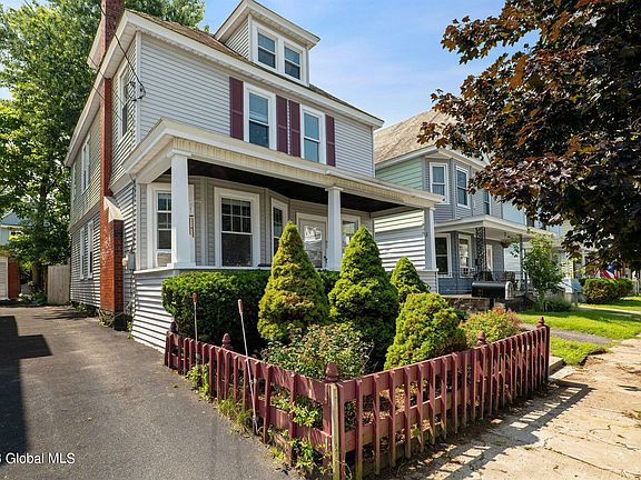 3rd image of 82 Snowden Ave