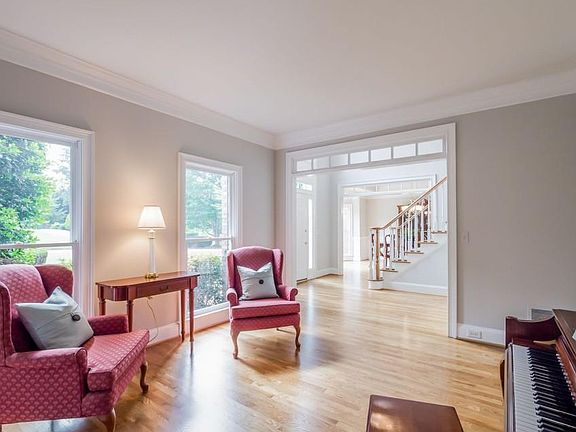 3rd image of 590 Croydon Ln