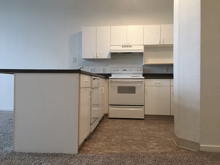 LaSalle Apartments — Photo 21