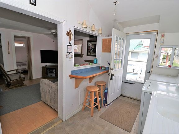 5th image of 36086 Carter Ave