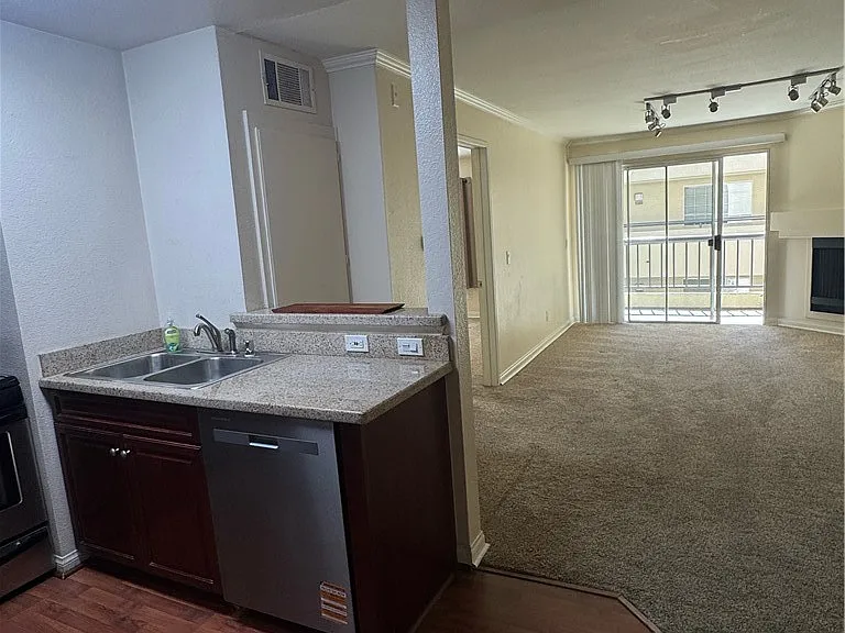 5540 Owensmouth Ave #215 — Photo 9