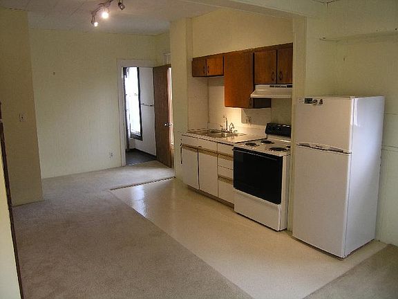2nd image of 802 Lowell St APT 3