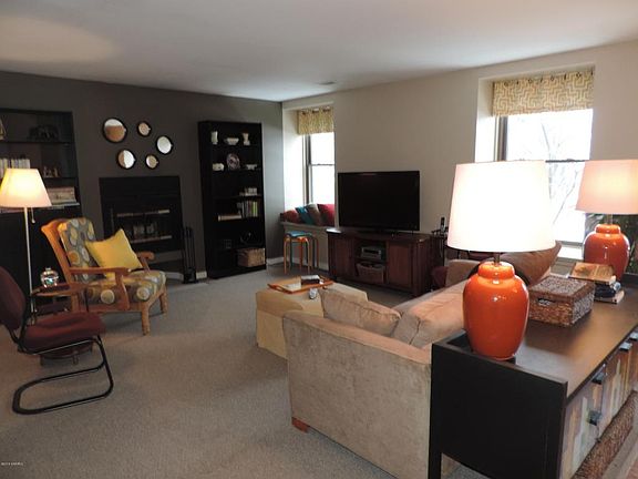 5th image of 297 W Clay Ave APT 301