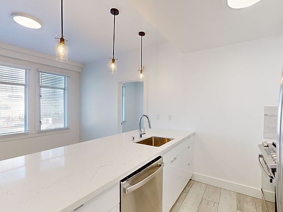 2nd image of 1803 California St #102