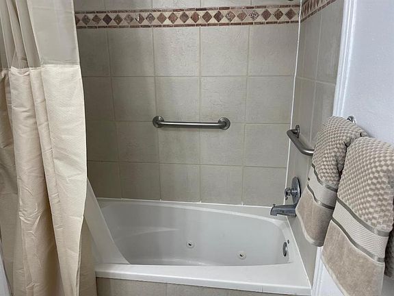 5th image of 1539 Hawthorne St APT 1