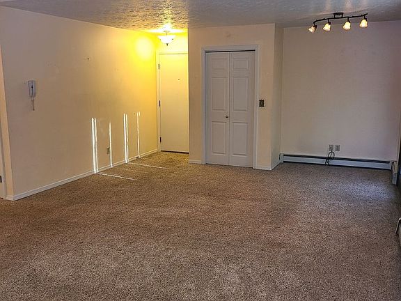 3rd image of 227 Woodridge St APT 8