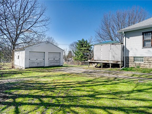 5th image of 3362 Main St