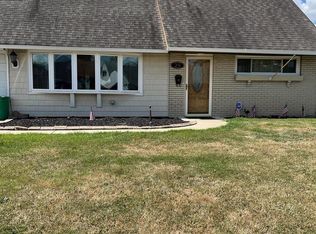 29 Jolly Ln, Levittown, PA 19055