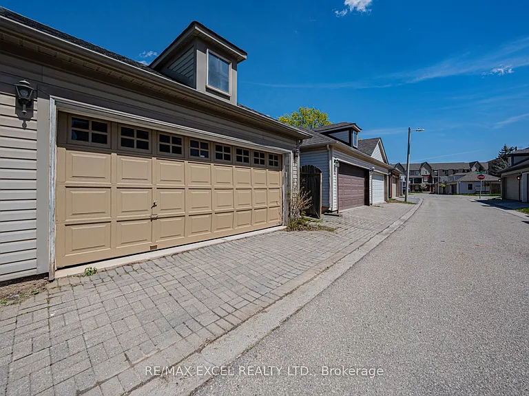 98 Georgian Dr — Photo 31
