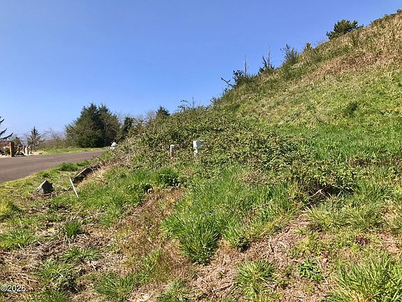 5th image of 44 S Ridge Dr