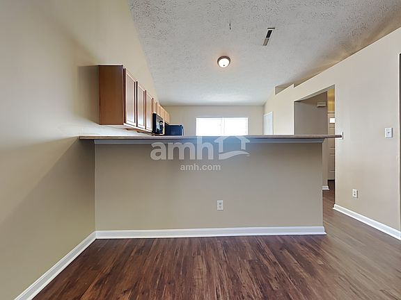 4th image of 152 Hawkins Ct