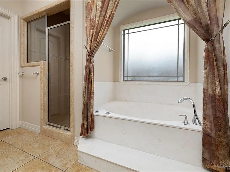 2612 Serrano St — Photo 15