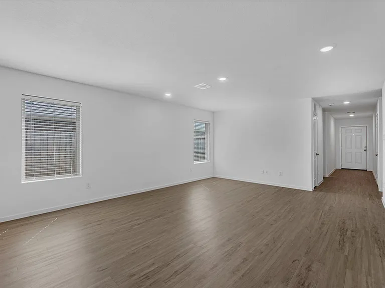2106 Hyde Acres St — Photo 4