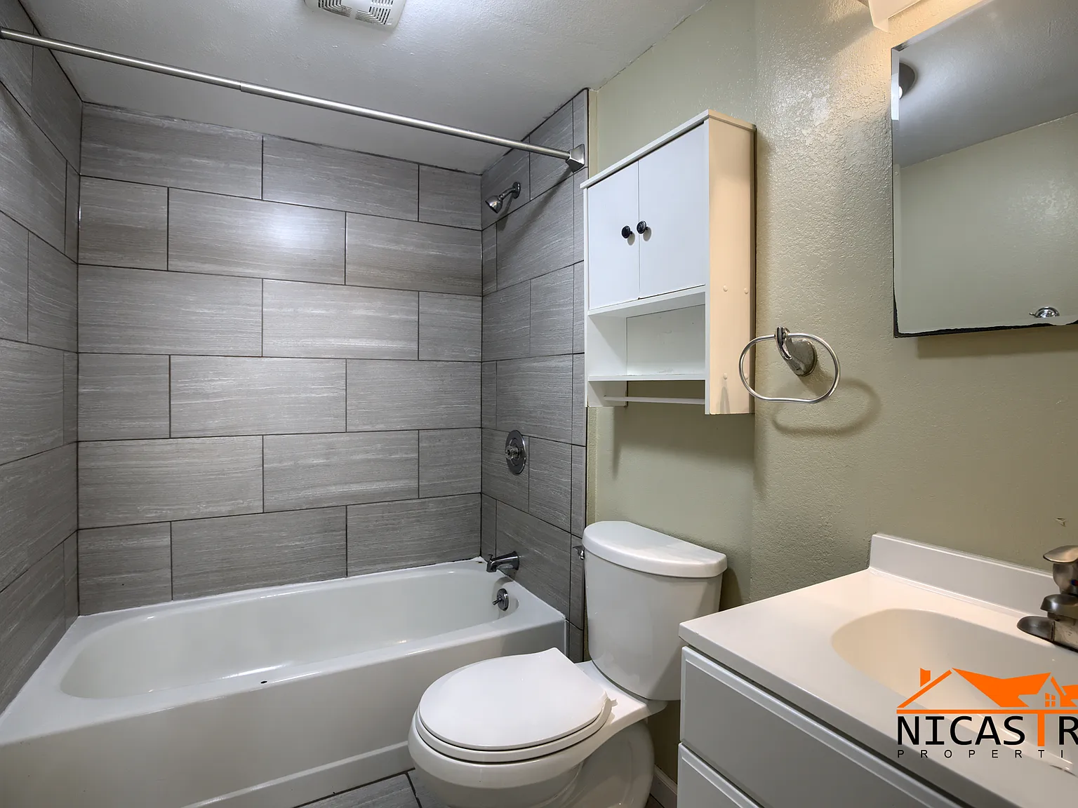 8 bed, 2746 sqft, $4,500 — Photo 2