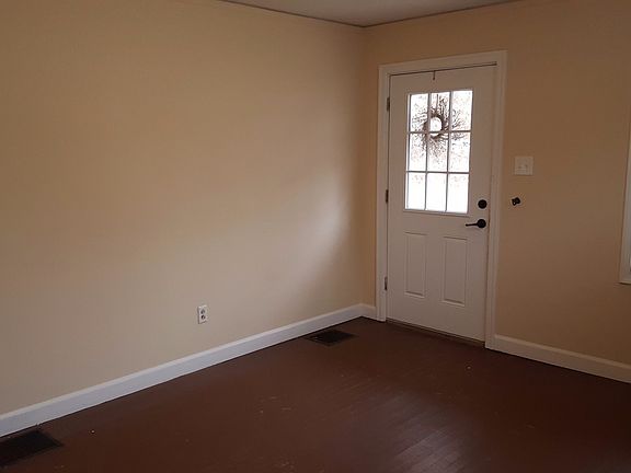 2nd image of 113 Benton St #101