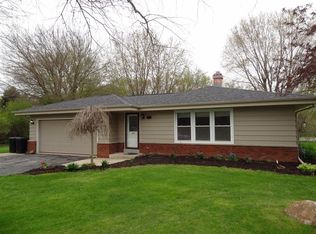 518 Fox Knoll Dr, Waterford, WI